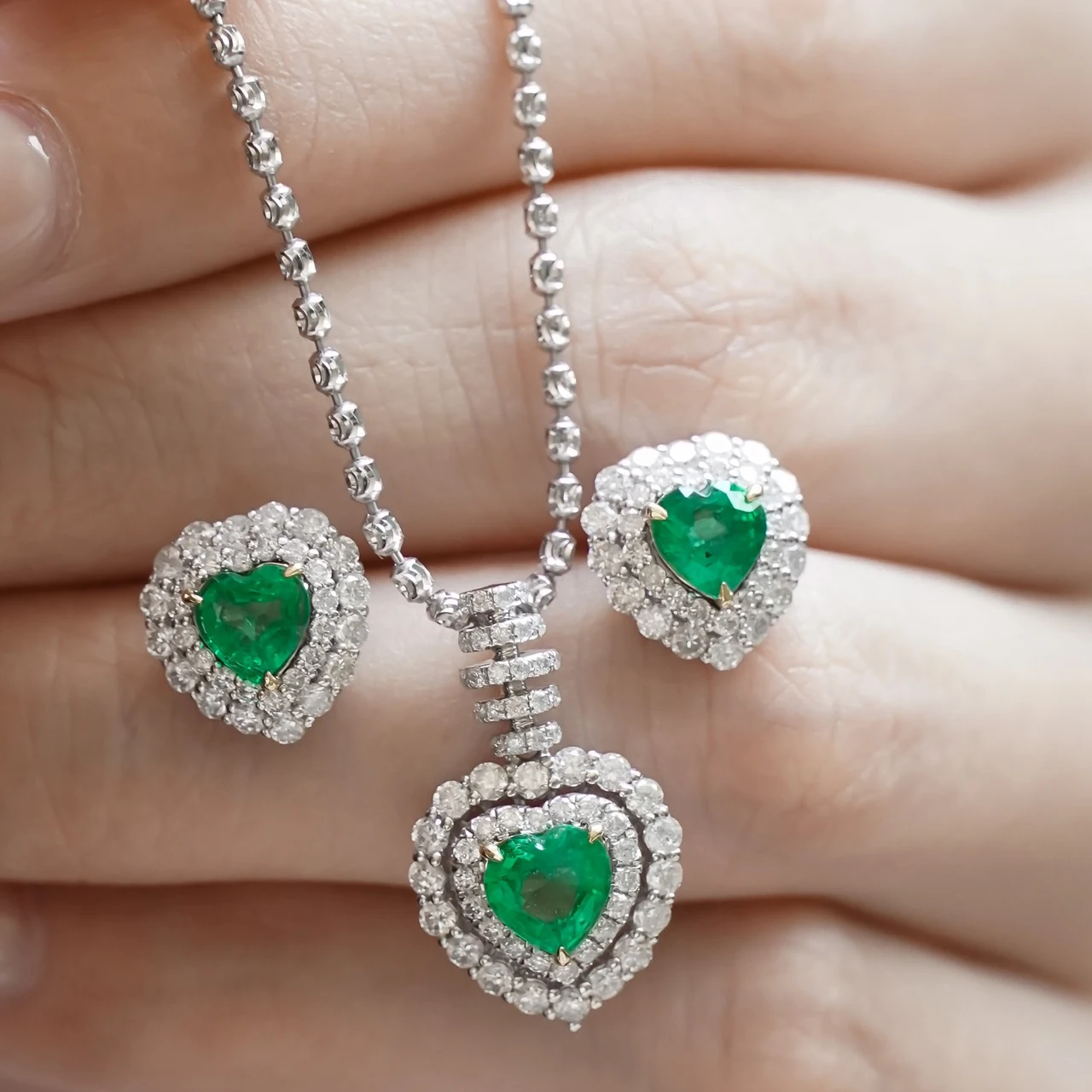 18K Solid Gold VS Natural Emerald Diamond Cluster Heart Pendant Exquisite Fashion Women Heart Earring studs Jewelry Set 222061
