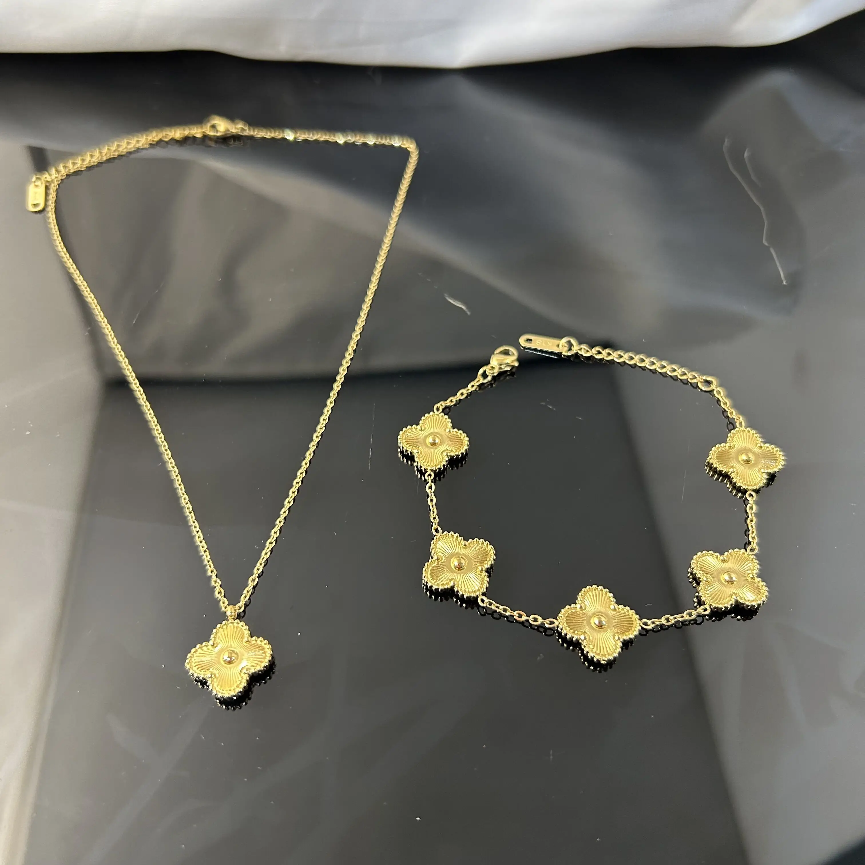 3piece Jewellery Set Nonfading Ladies Reversible Design Clover