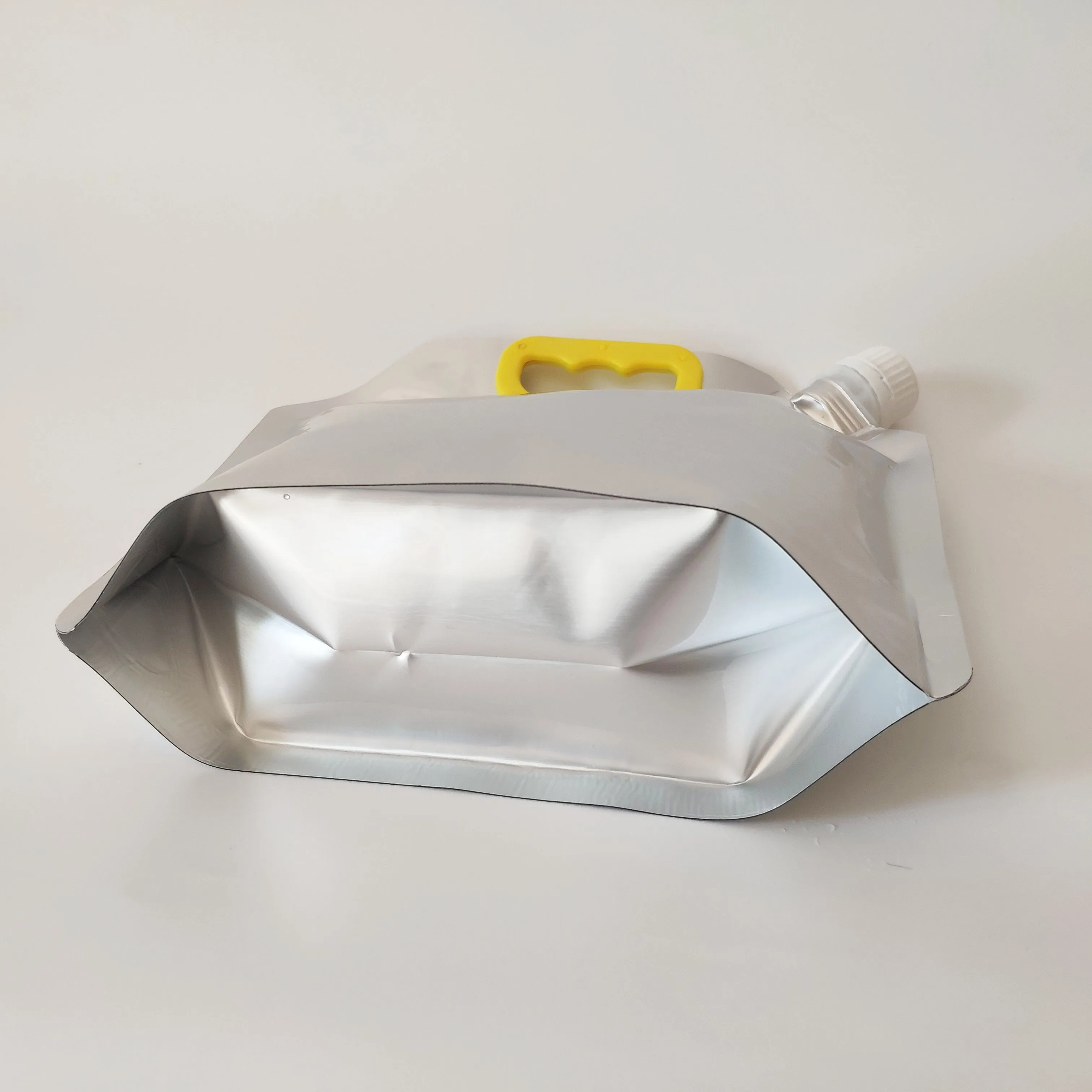 Customized Logo Reusable Drink Liquid Beverage Water Bear Stand up Spout Pouch Aluminium Foil Plastic Packaging Bag 200ml