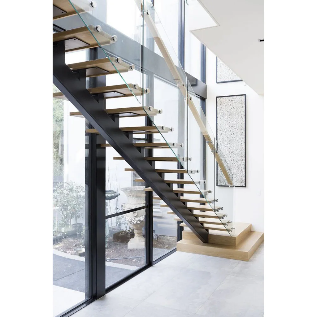лестница металлическая в интерьере дома