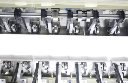 China Computerized Industrial Multi Needle Cpu Bord Quilt Filling Duvet Quilting Machine