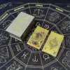 Caja con patrón cuadrado de sol dorado.