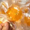 Peau croustillante d'ananas (bruit de neige qui craque)