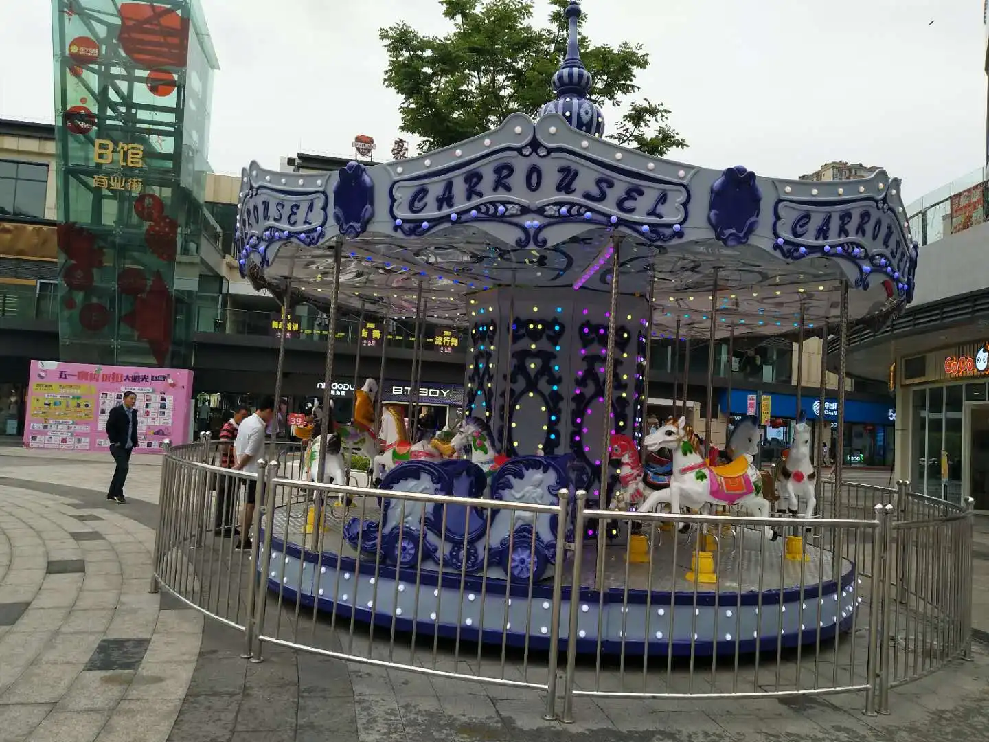 Wide Flying Eaves Carousel Amusement Equipment Outdoor Square ...