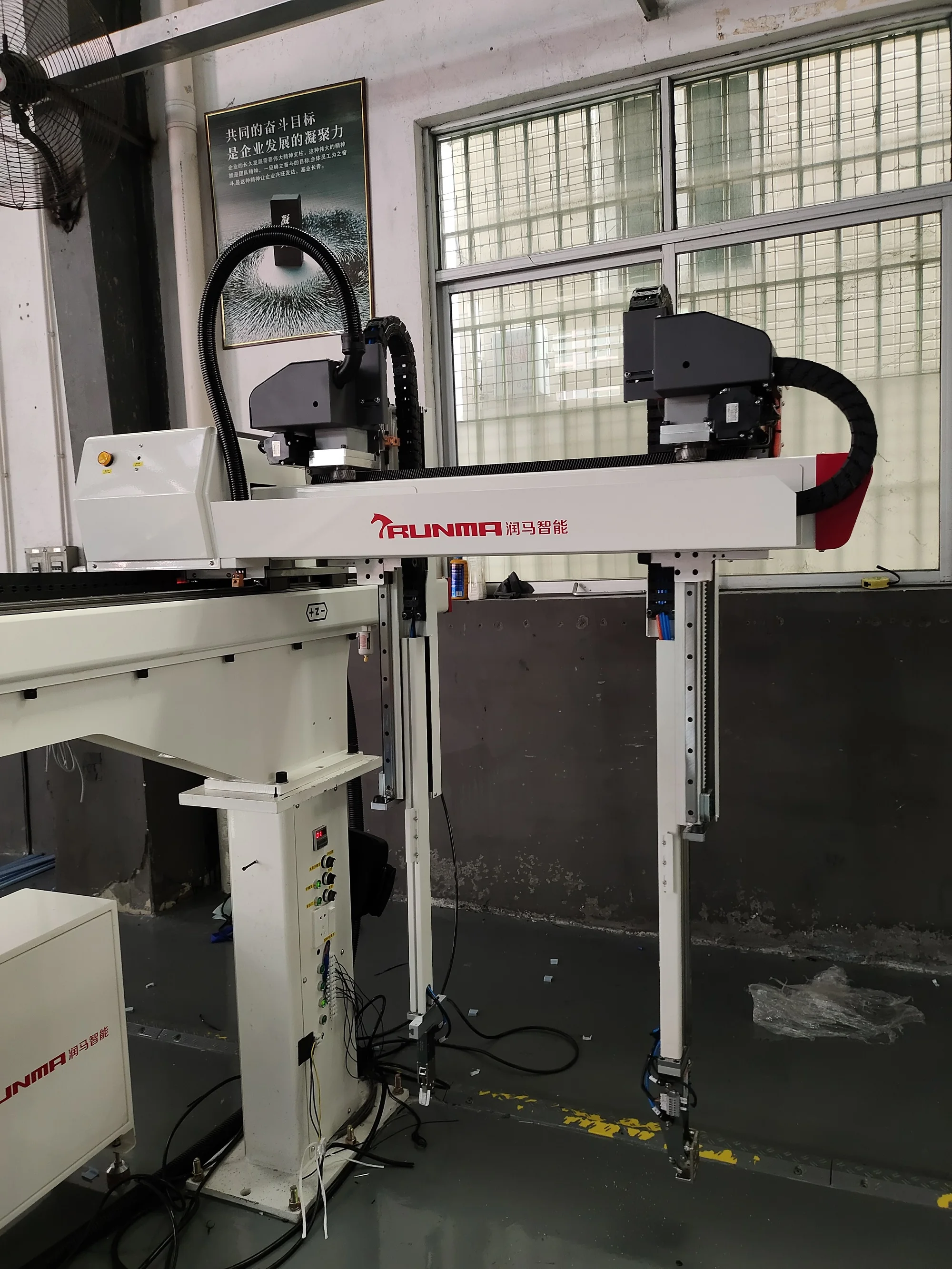 Robot Arm with Vacuum Suction Cup Xyz Telescopic 5 Axis Robot Arm
