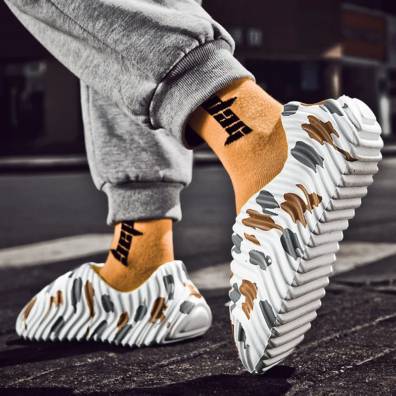 2021 Fashion Trend Style Wholesale Hot Selling  Mens Custom Logo Slides  New Design Slides Slippers