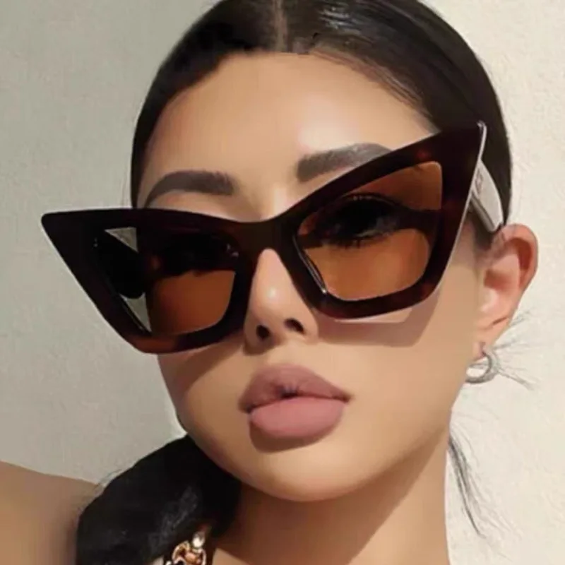 Nuevas gafas de sol Cat-eye Sunshade European and American Cool Punk Fashion Gafas de Sol para hombres y mujeres Unisex Custom Logo