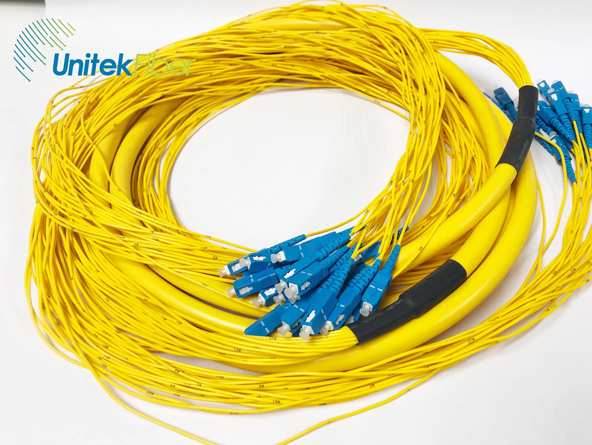 Low price Simplex Duplex SC LC Fiber Optical Jumper G652D G657  Single Mode 2mm 3mm APC UPC Fiber Optic Patch Cord Manufacturer