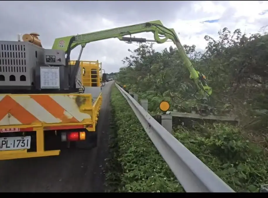 Forestry Machinery Hydraulic Tree Cutting and Trimming Machine Lawn Mower Vehicle Mounted Hedge Trimmer for Truck