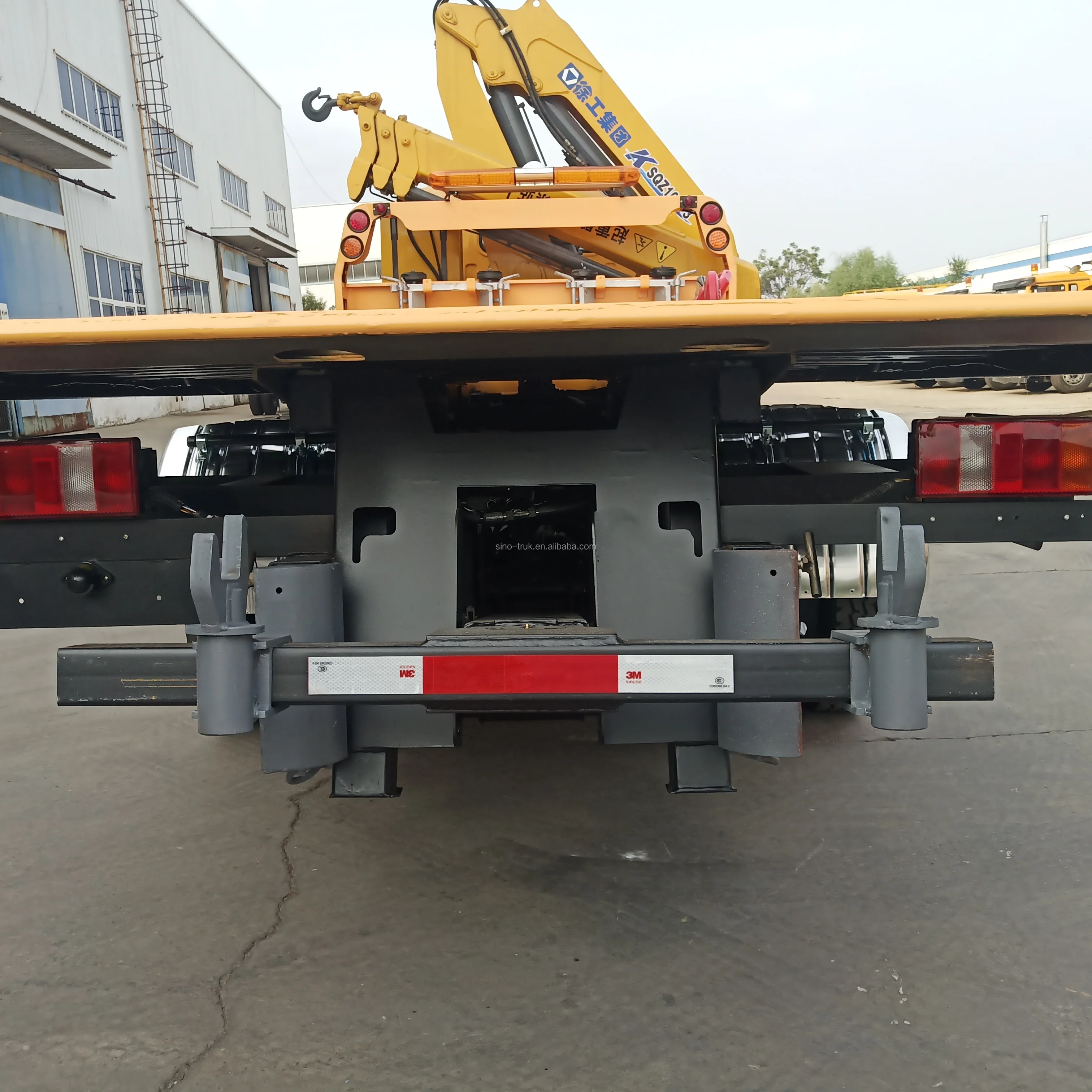 Howo 5tons Platform Wrecker Truck 4x2 Tow Truck Flat Bed with Crane