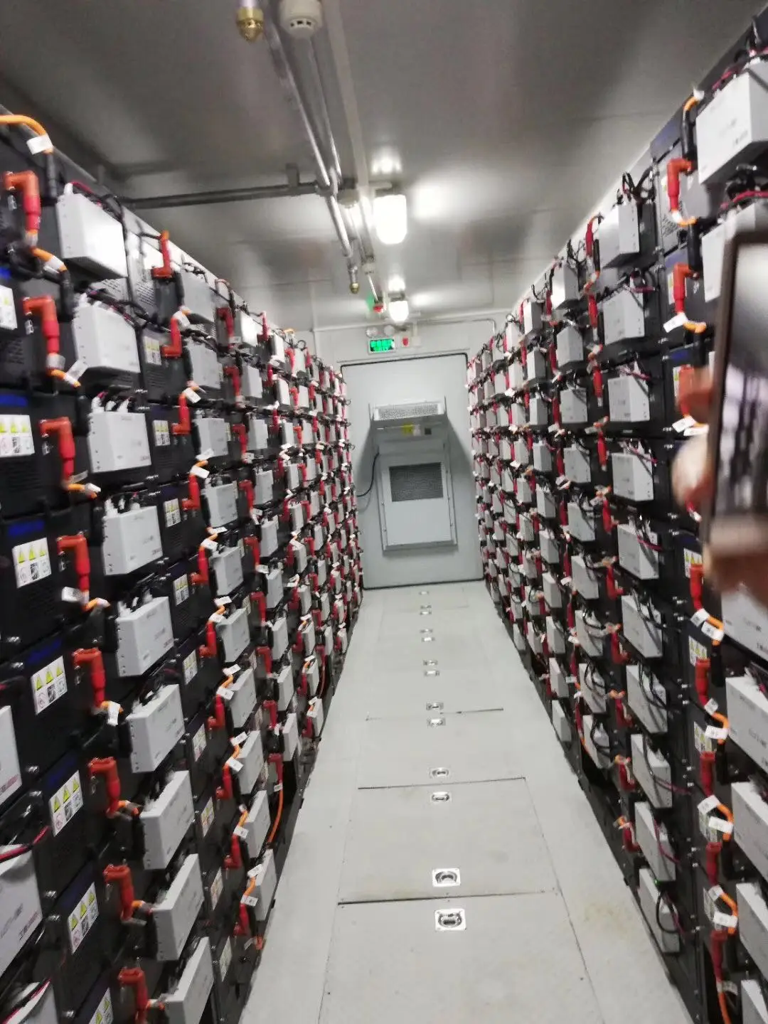 1Mw Battery 1Mw Solar System on Grid 1000Kw 380V Lithium Ion Battery Lifepo4 Solar Farm 1Mw