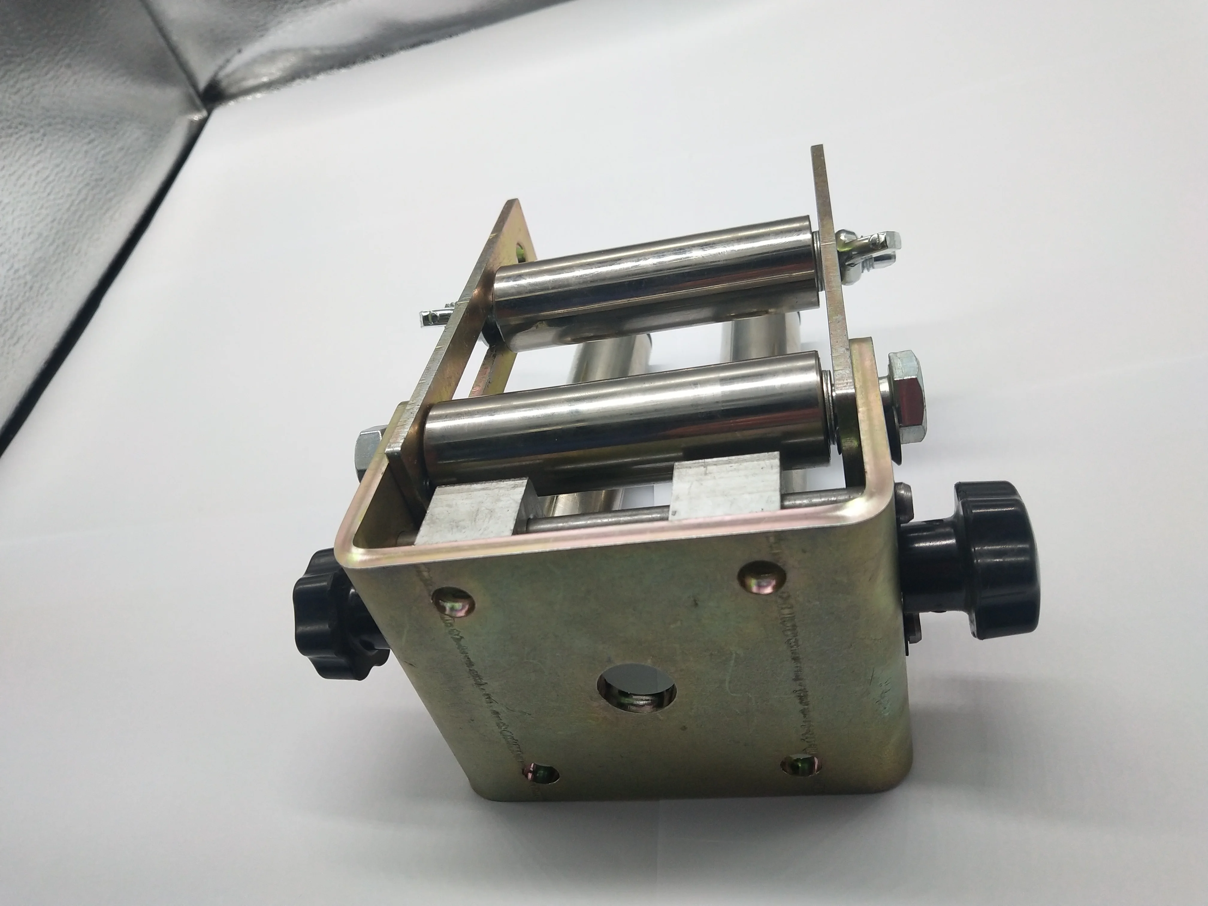 Heavy Duty Aluminum Triple Wheels Manhole Corner Cable
