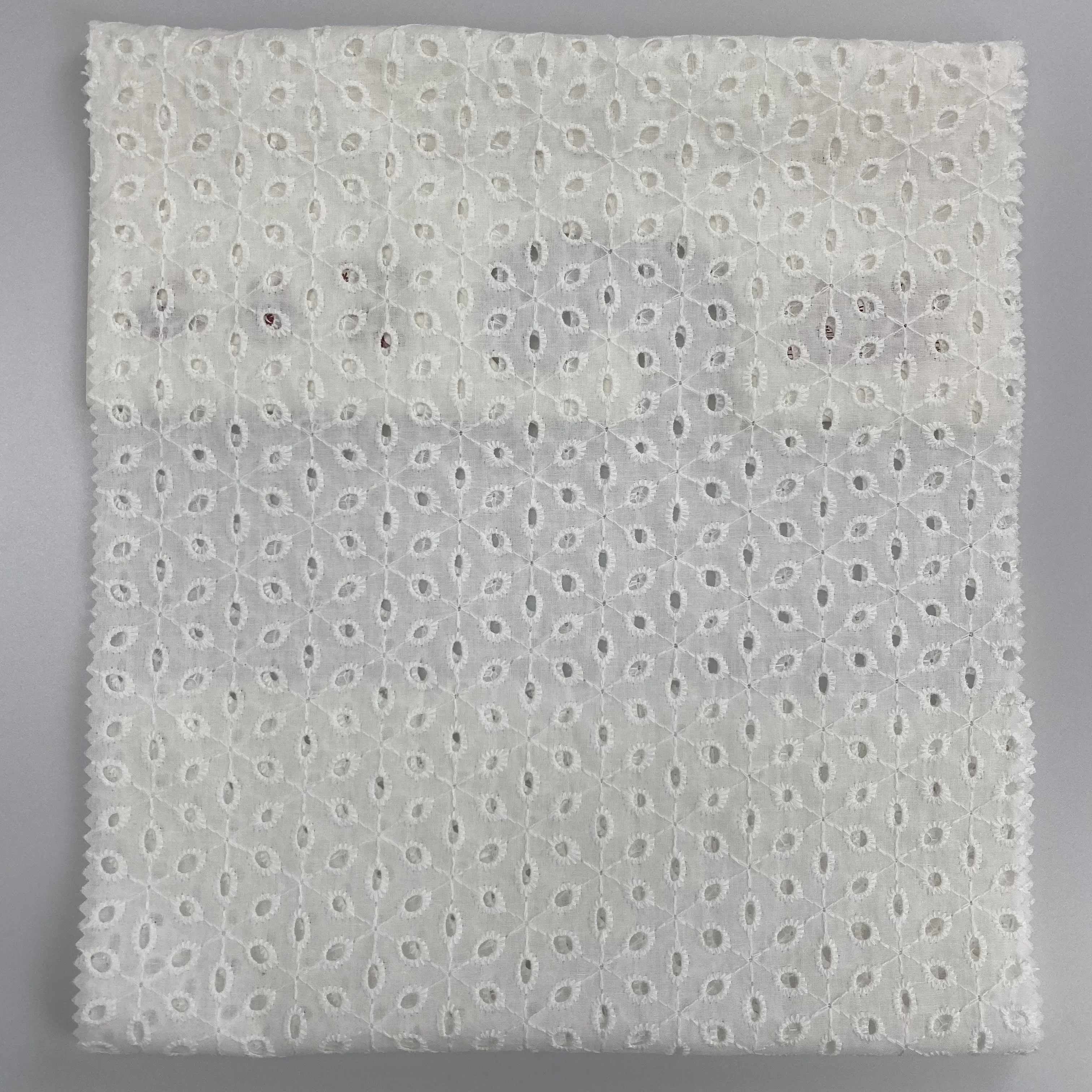 
 Высокое качество 100% хлопок белый ушко хлопковая вуаль с вышивкой ткань для платья  