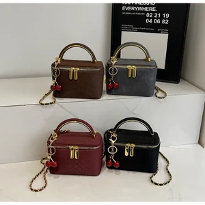 2026 Trending Retro Chain Bag Fashion Shoulder Bag for Ladies Luxury Box Bag for Girls Designer Bags