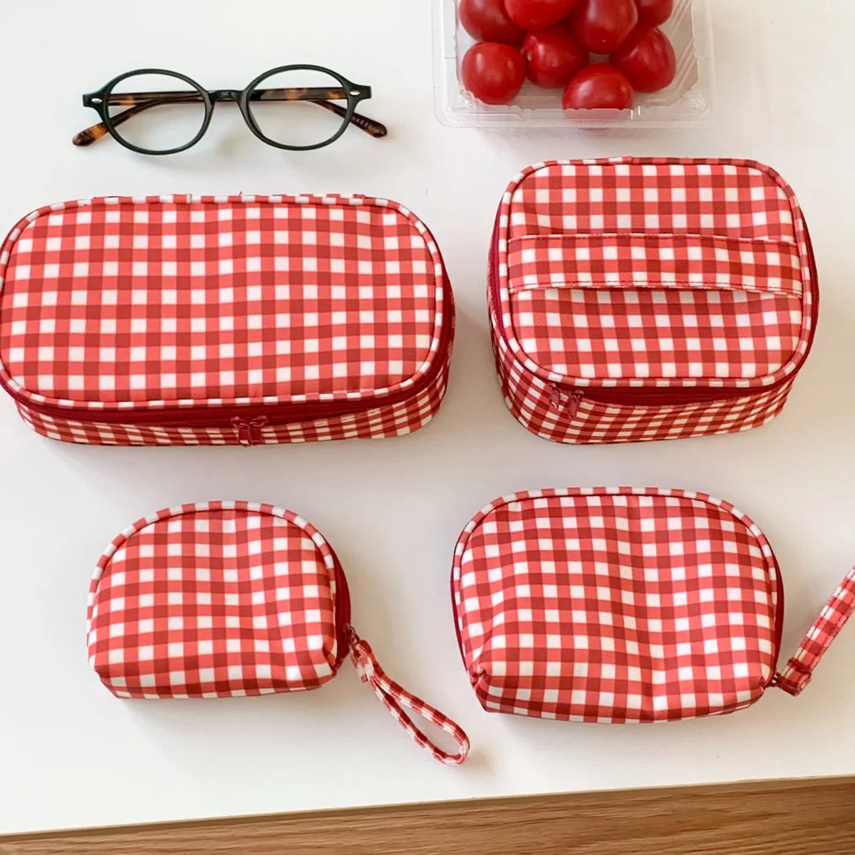 Cosmetic Bag Portable Red Gingham Pattern Travel with Zipper Closure Outdoor Wash Storage, Wholesale & OEM/ODM Welcome