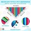 Pañuelo triangular con pompones de colores