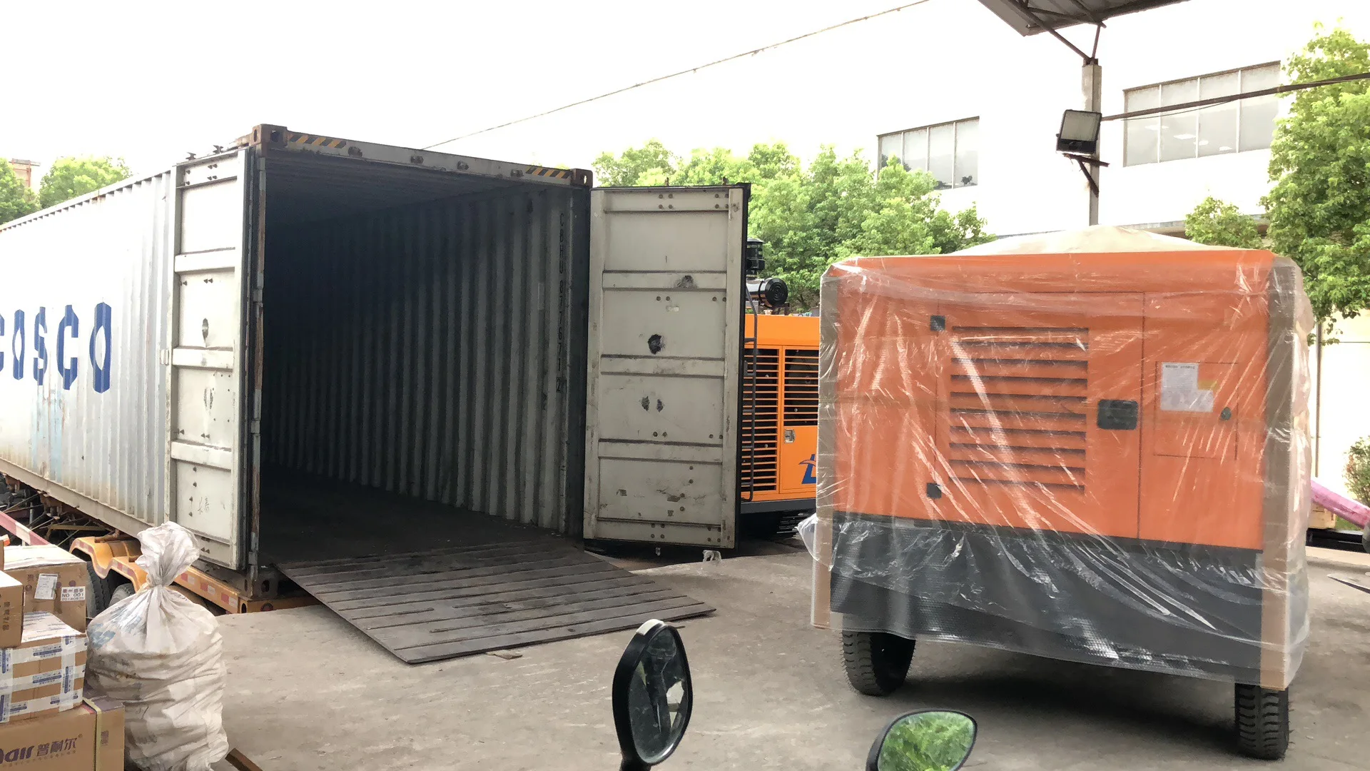 China Zhejiang Factory Sale Small Model diesel Oil Lubraction air Compressor for Water Well Drilling Rig Sale in Sri Lanka