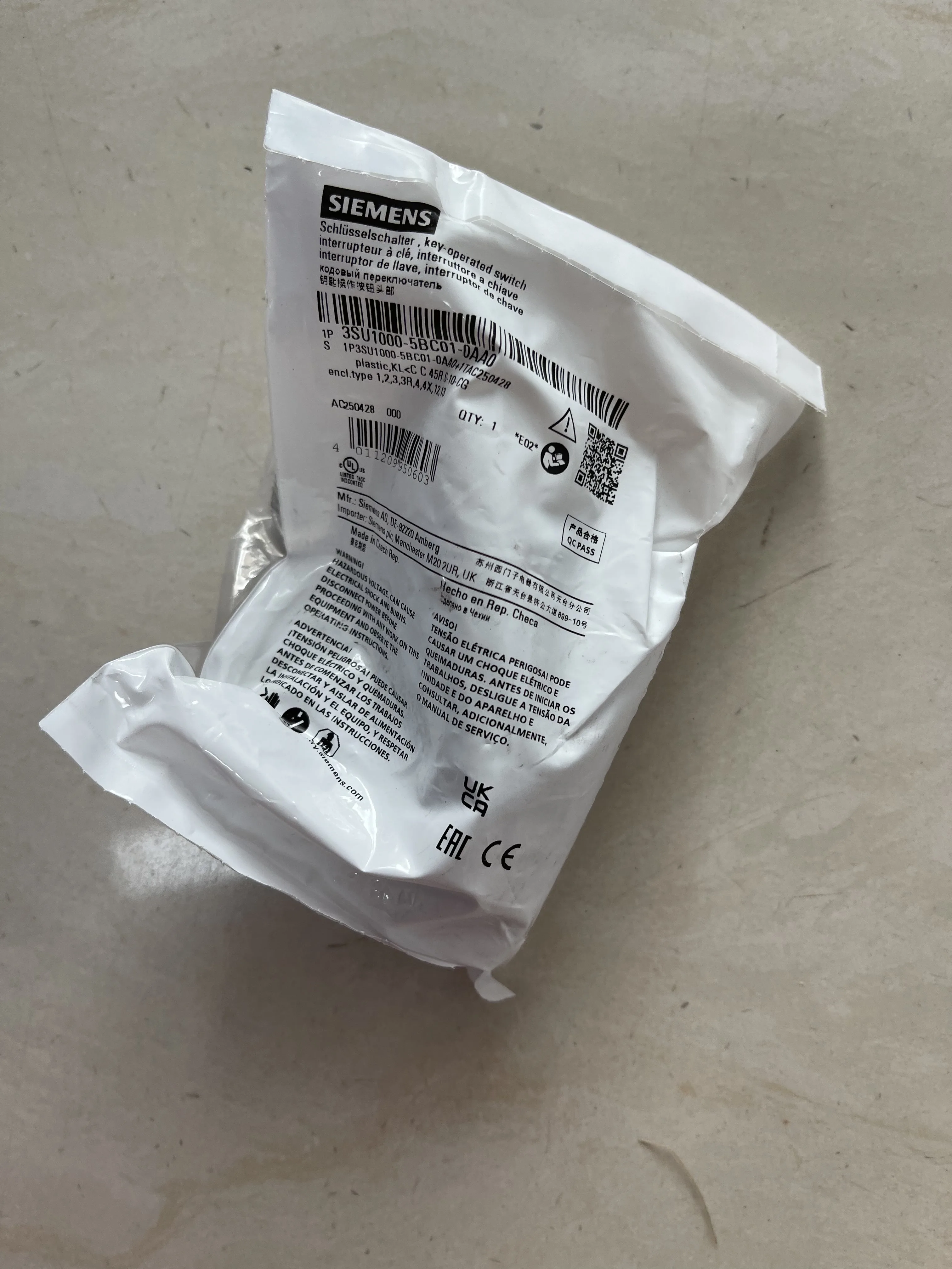 Siemens Interlock Switch 3SU1000-5BC01-0AA0 Siemens Interlock Switch 3SU1000-5BC01-0AA0