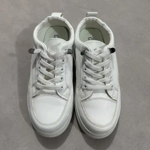 New Arrival GXIN Shoes Breathable Mesh Trendy Casual Sports Shoes White Shoes