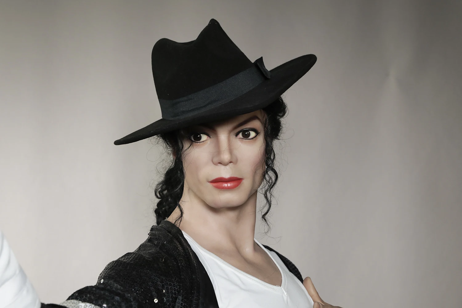 Hyper Realistic Custom Life Size Silicone Famous Singer Statue