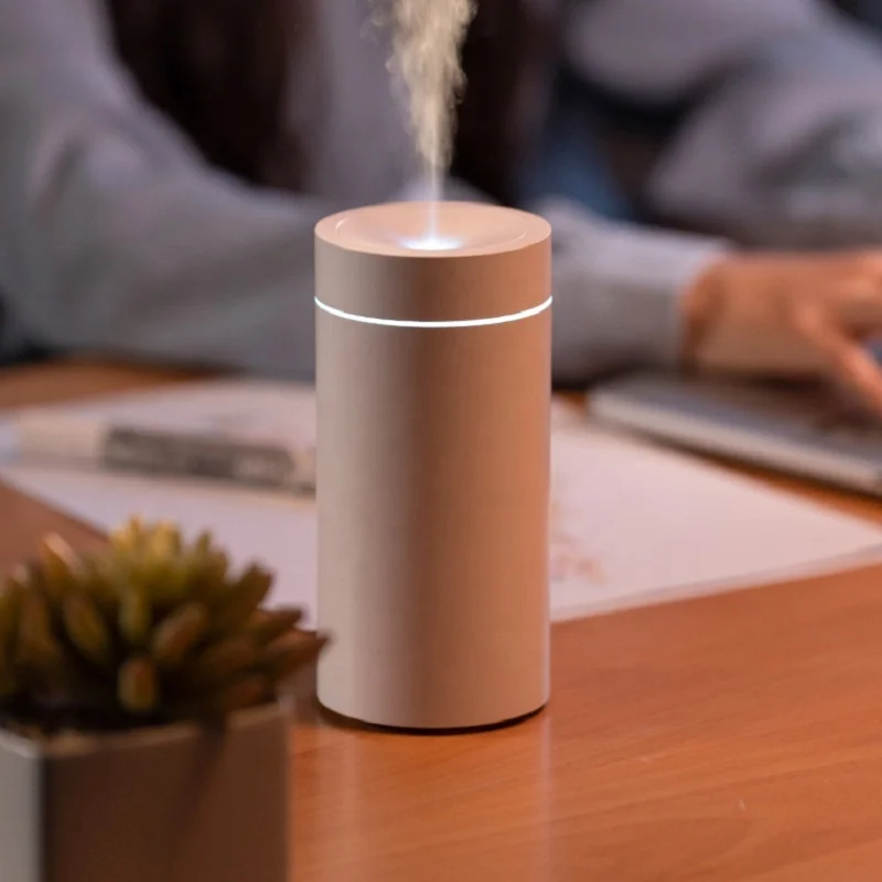 New Product 2024 USB Rechargeable Mini Air Freshener 100ml Humidifier Aroma Oil Diffuser Use for Car Easy to Carry