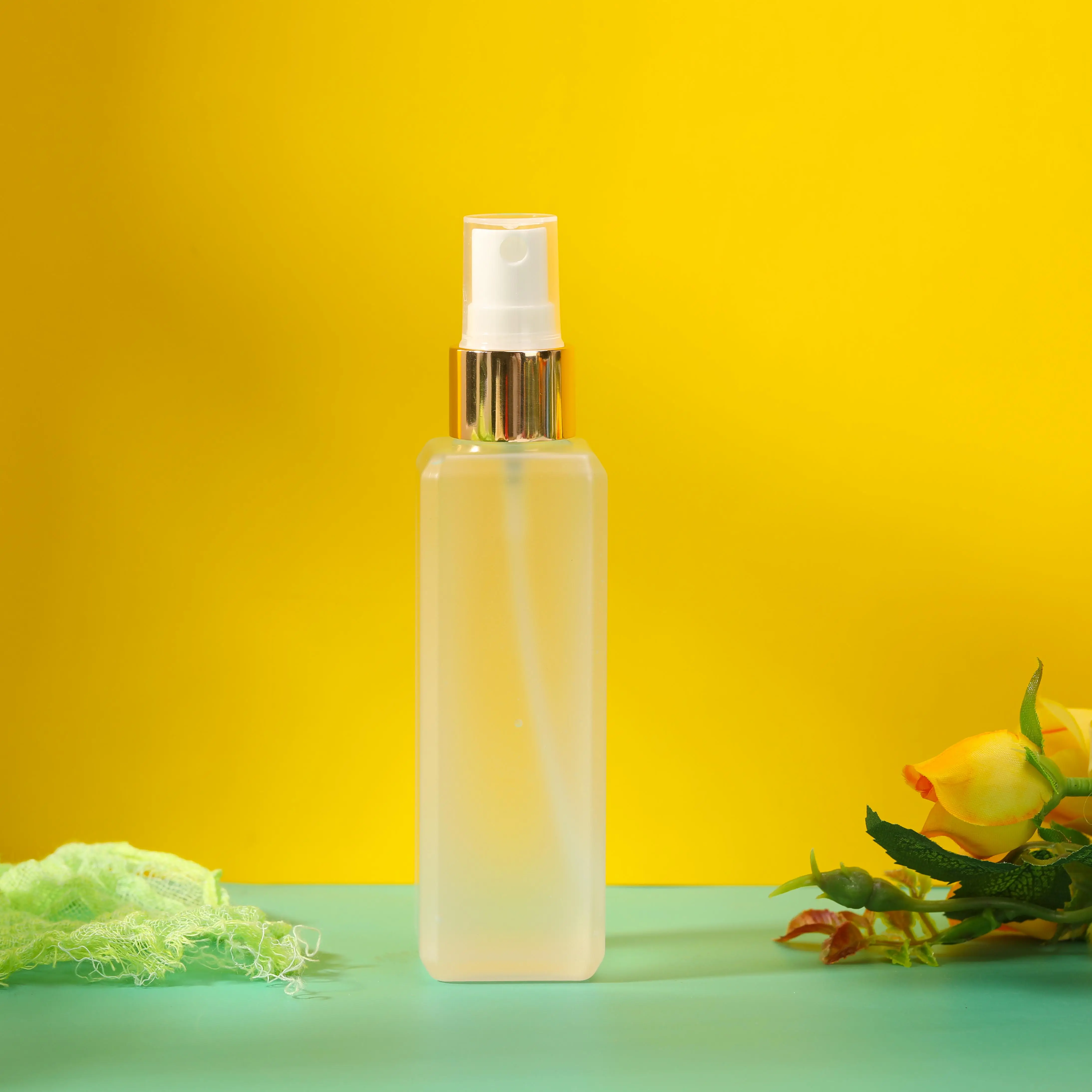 Wholesale Quantity Convenient Sprayer Container Translucent Serums With Pretty Frosted Plastic Spray Bottle