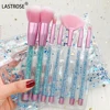 Brochas de maquillaje azules