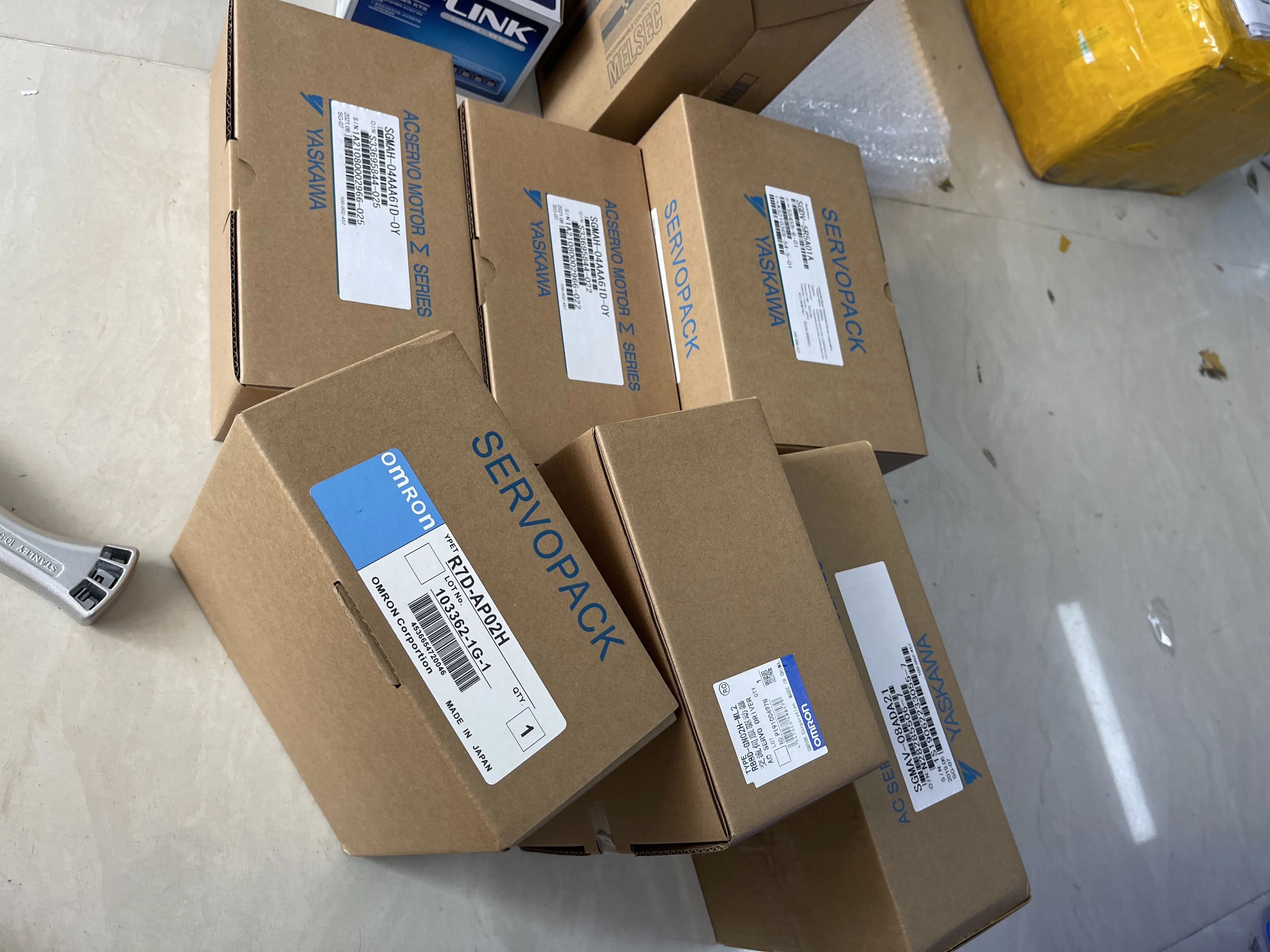 Yaskawa AC Servo Motor SGMAH-04AAA61D-0Y SGMAV-08ADA21 Yaskawa AC Servo Motor SGMAH-04AAA61D-0Y SGMAV-08ADA21