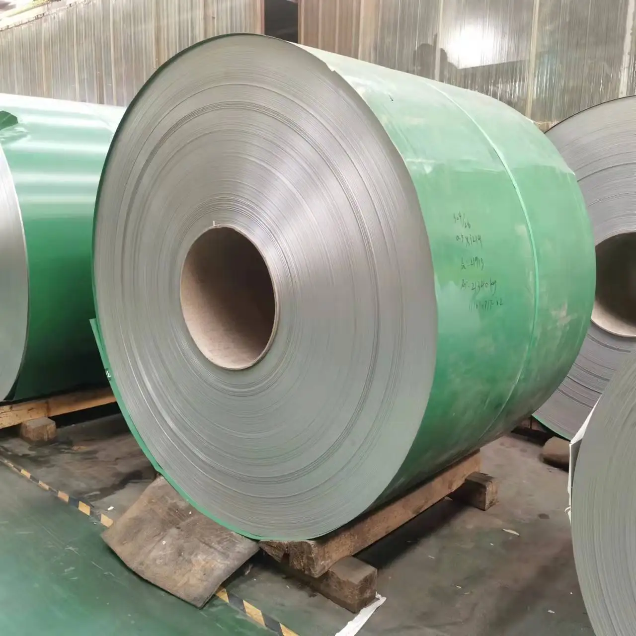 304 stainless steel coil 316L cold rolled stainless steel plate can be slitted and flattened as needed