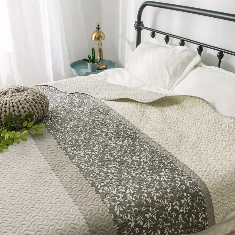 Customized Polyester Embossed Woven Quilt