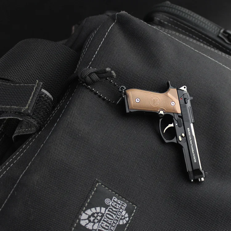 Metal Mold Mini Keychain Gun BERETTA 92f 1/3 Model Toy Metal Mini Gun Keychain Gift Pendant
