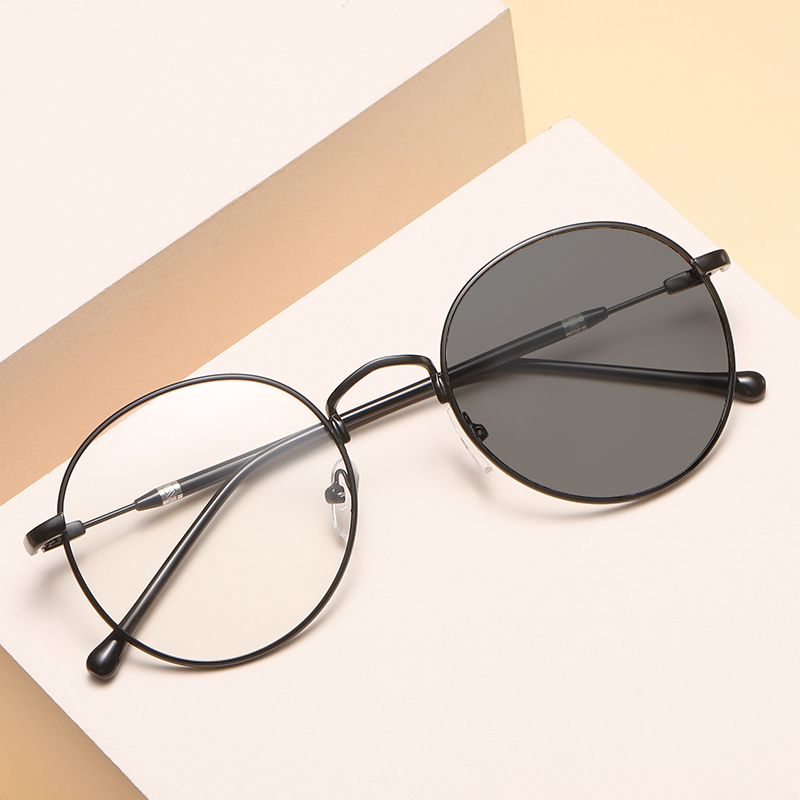 Retro Style Anti-Blue Light Photochromic Glasses Titanium and PC Frame Computer Eye Wear Wholesale Kamamta Photocromic