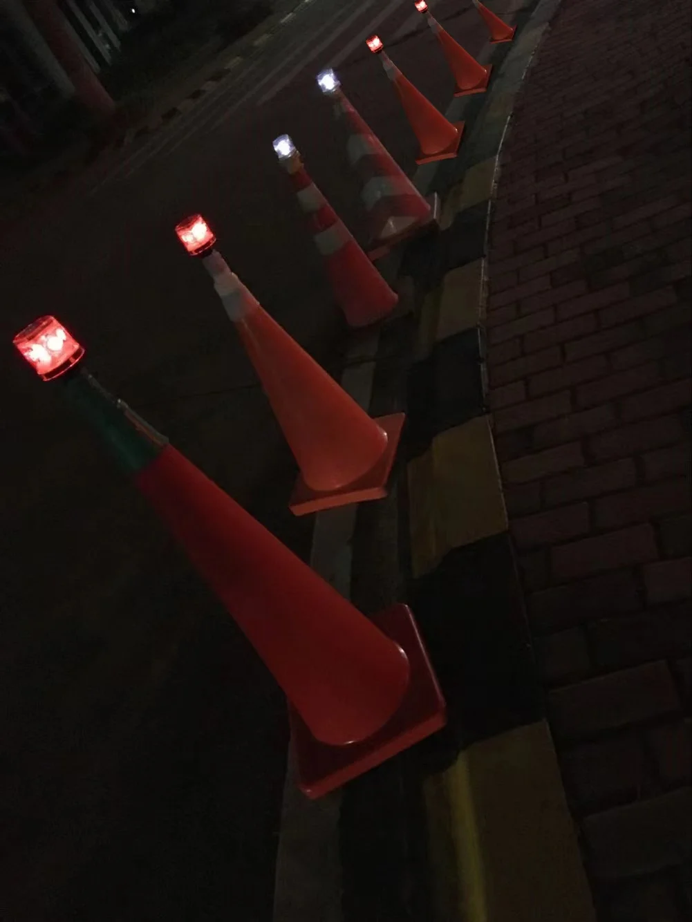 Muye Traffic Cone Flare Traffic Barricade Road Safety Cone Led Warning