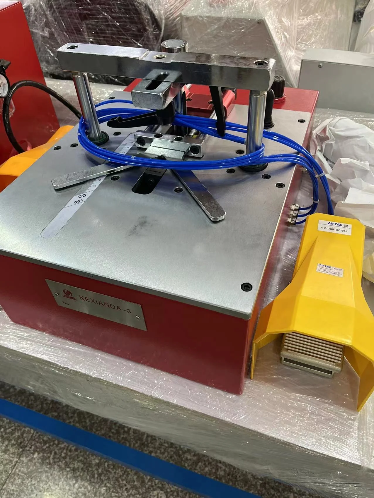 Factory Frame Making Machine Joiner Picture Frame Pneumatic Underpinner Photo Frame Joining Machine