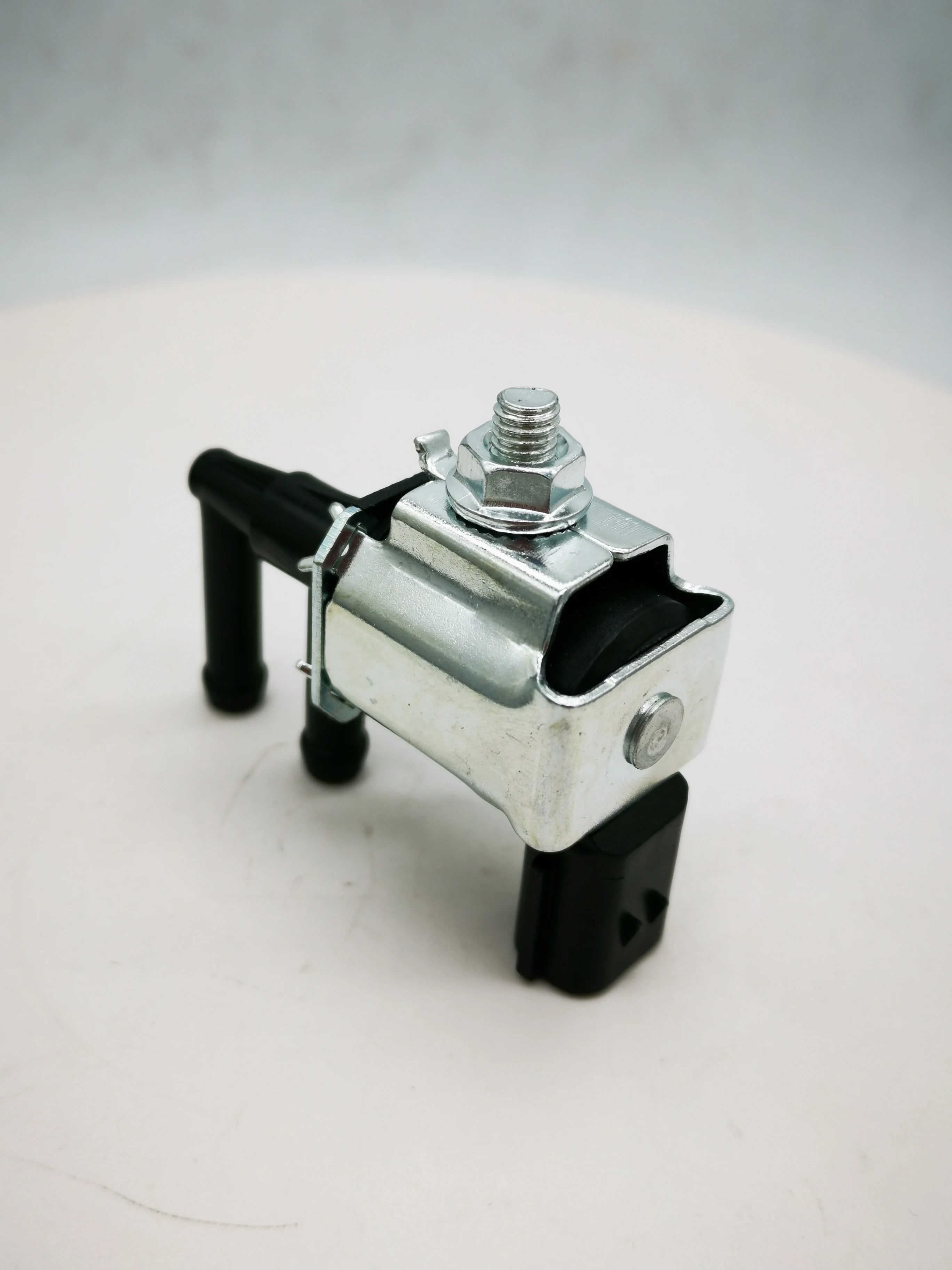 Purge Valve Vapor Canister Solenoid F28518741 for Mazda Rx7 Millenia