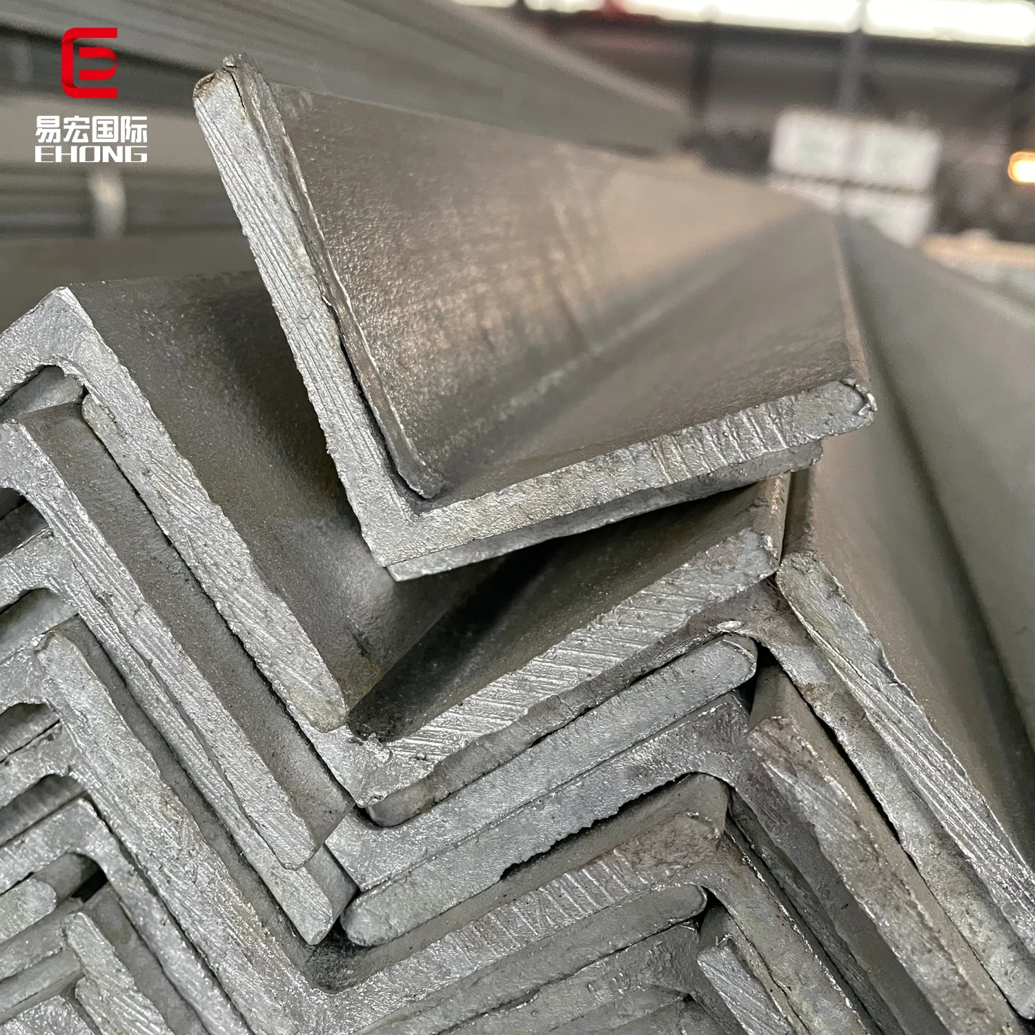 Fabricante chino, mejor precio, ángulo de acero GB desigual Q235B Q355B, barra angular de acero galvanizado para construcción