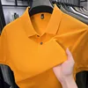 Polo amarillo