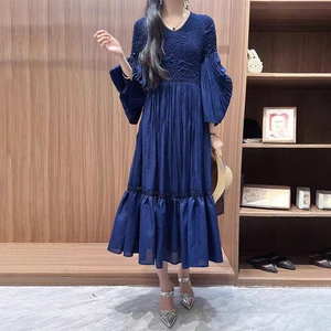 Factory Quality Fast Delivery Women's Fashion Dress Autumn Design V-neck Casual Dress Chic Pleated Dress