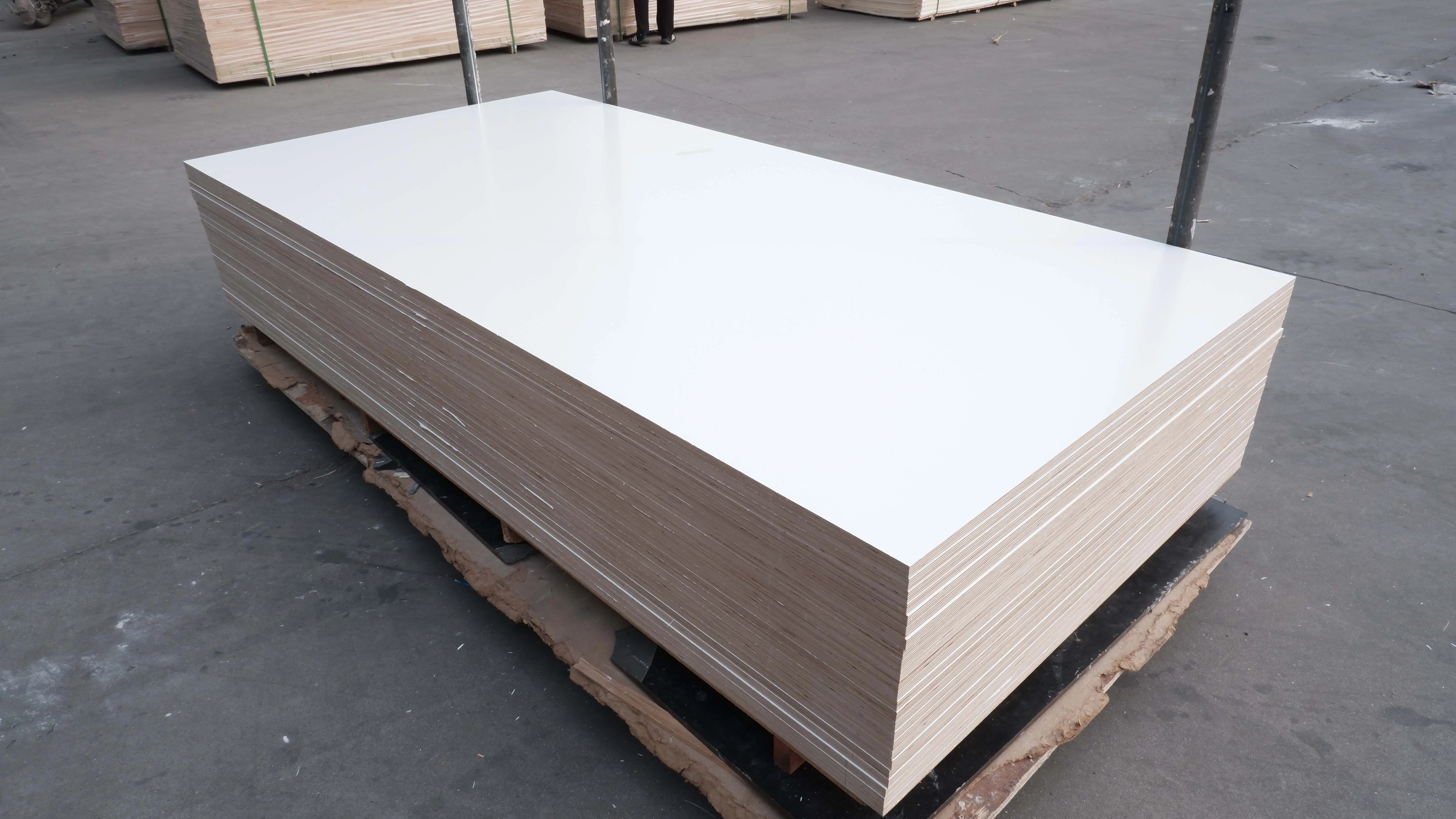 4x8ft 18mm Thickness Laminated Marine Melamine Plywood Sheet For ...