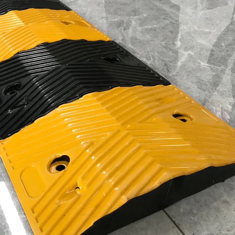Roadway traffic limit buffer belt highway road block brake one way resistant rubber road speed bump