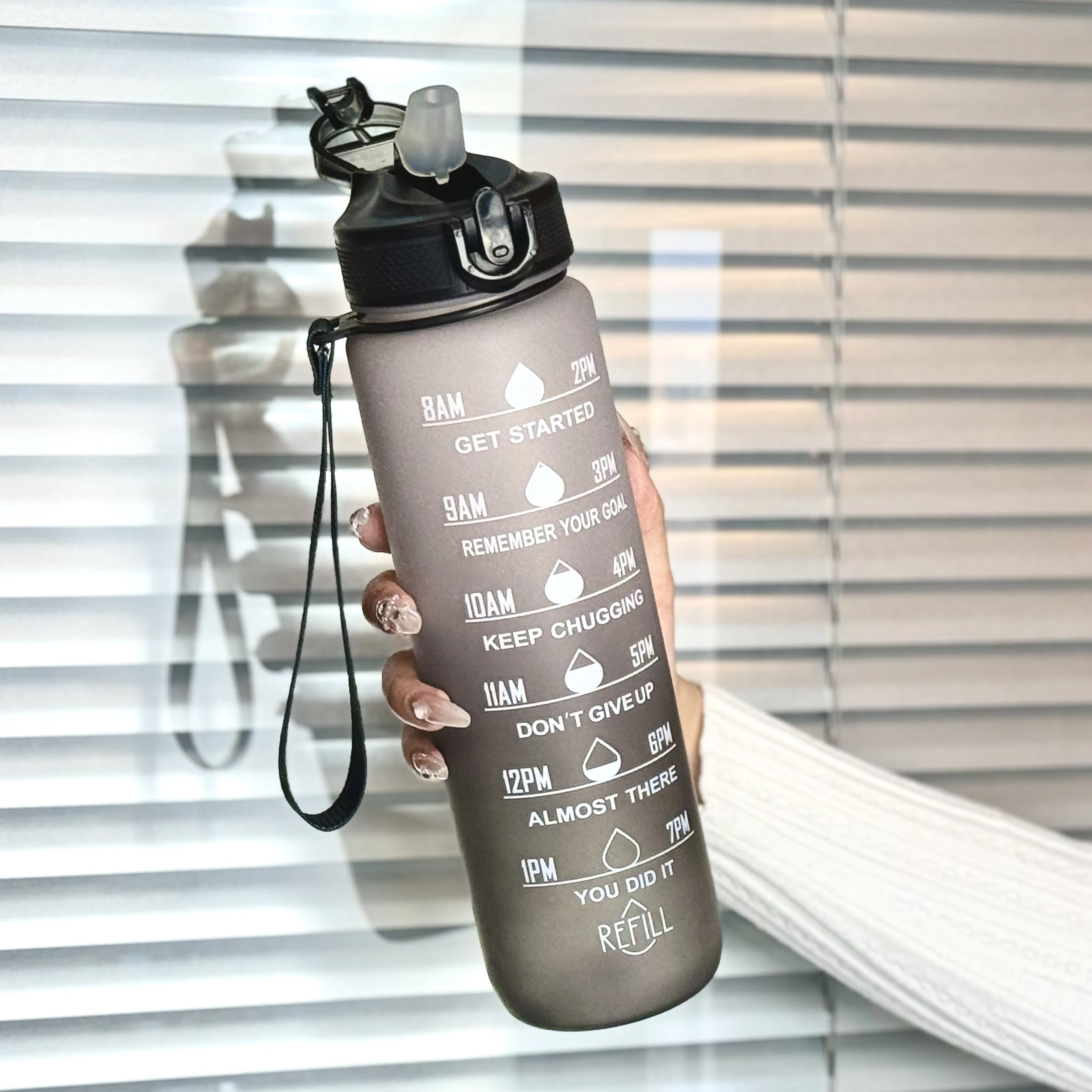 Mannahydration 20 Oz Stainless Steel Flip Bottle - Onyx Powder, BPA Free