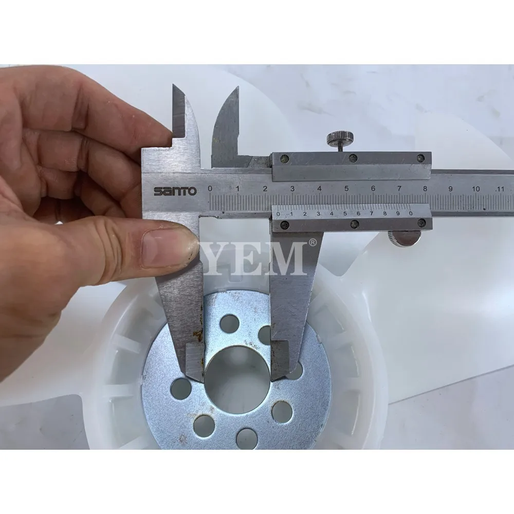 Good Quality D902 Fan Blade 17421-74110 Fit for Kubota D902 Engine. 4
