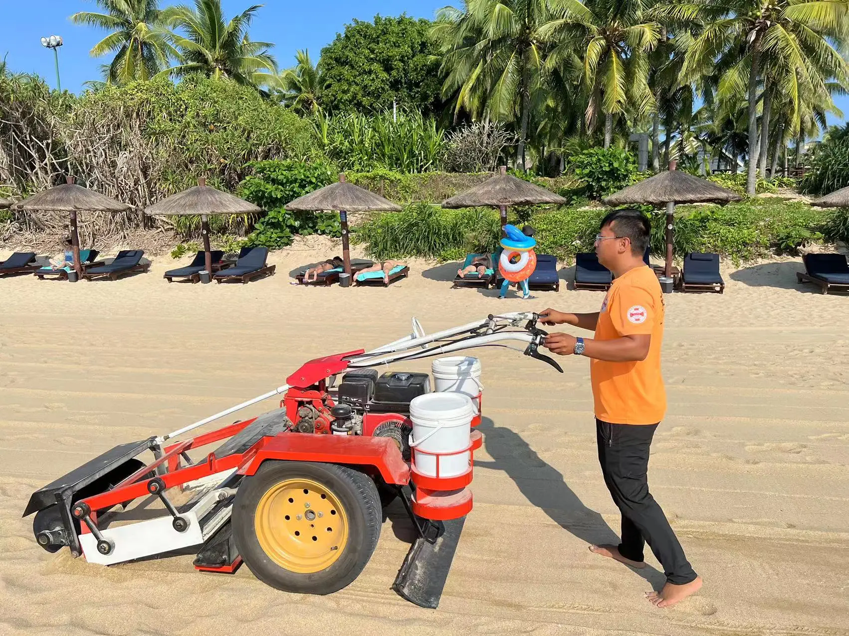Shell Cleaning Machine Hand Held Tractor for Efficient Beach Volleyball Court Cleaning