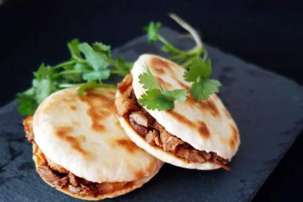 Film Covering Shredded Cake Paratha Pressing Machine For Frozen Roti Laccha