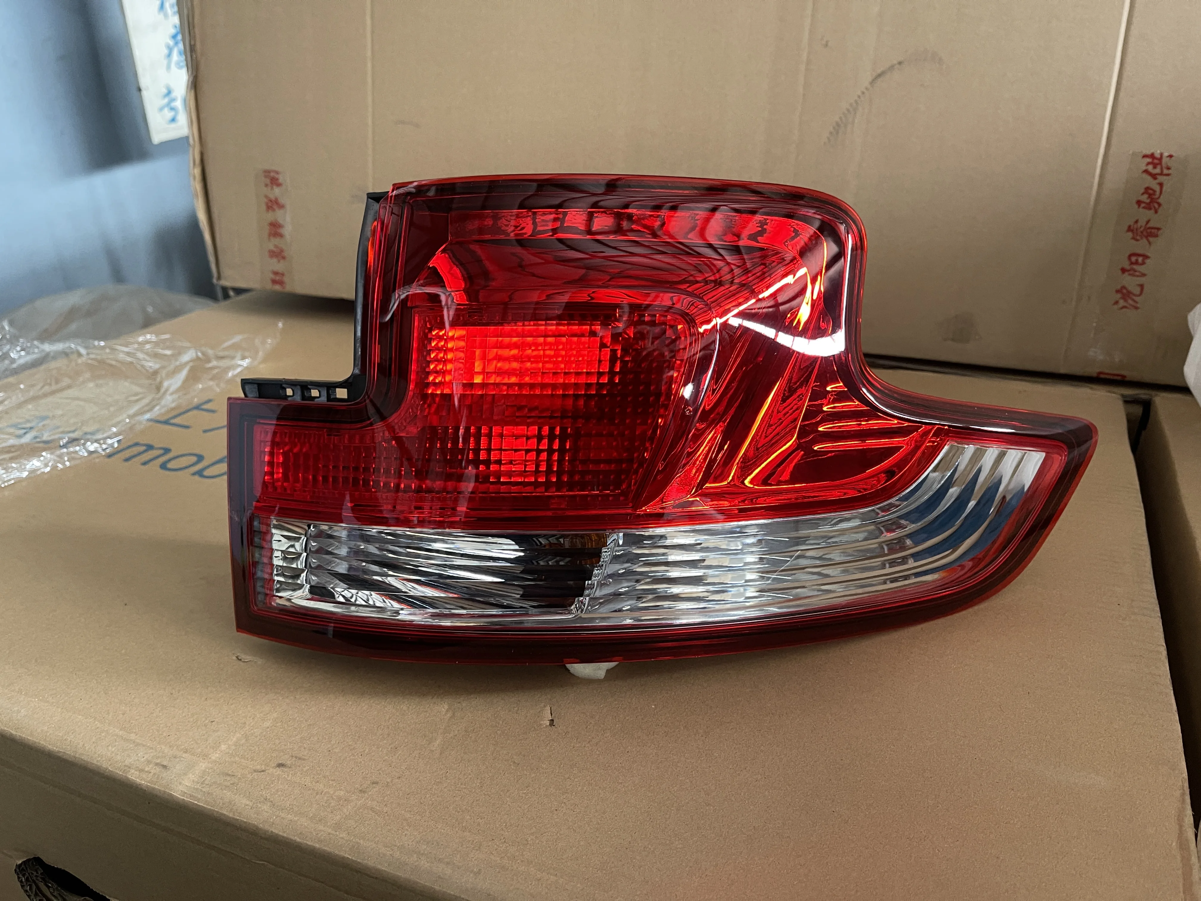 #C00040494 MAXUS Tail lamp assembly Car Accessories LED Car Lights for Replacement manufacture