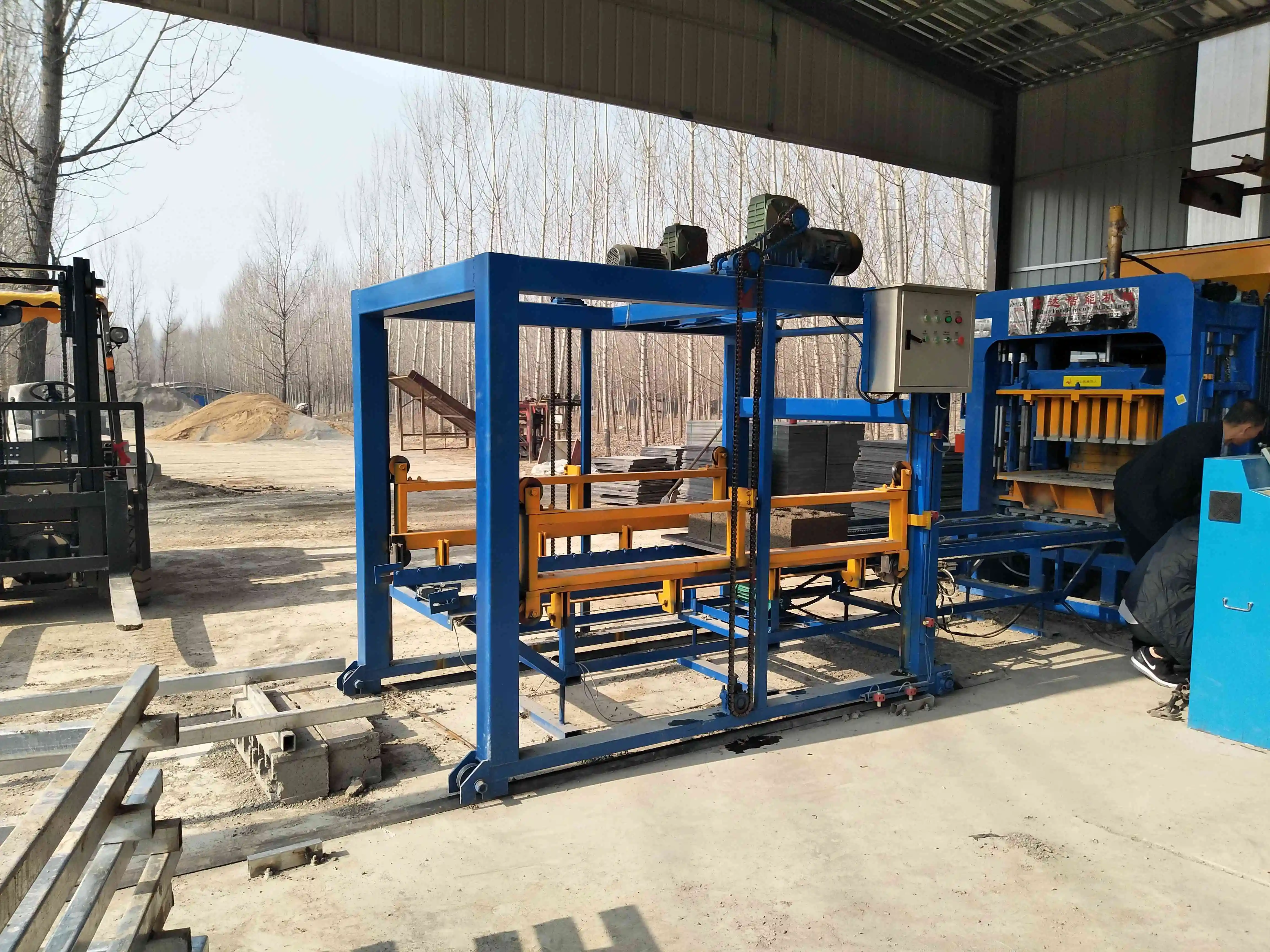 Automatic Hydraulic Smart Brick Maker Machine Supplier Concrete Fence 6 8 Inches Hollow Block Making Machine in Zambia