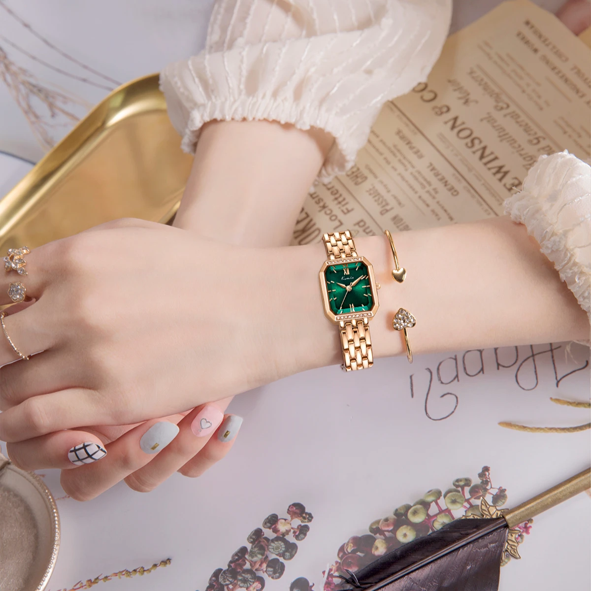 Luxury Band Alloy Watch Ladies Custom logo Watches Women Gold Wrist Watches