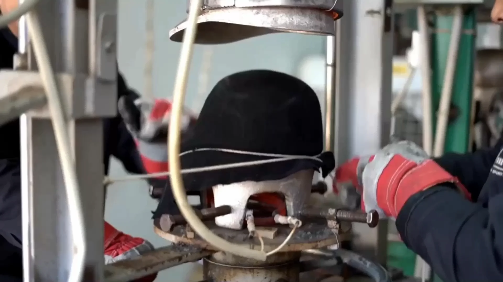 Wholesale Flat Wide Brim Wool Felt Hat Body With Reticulation Feather