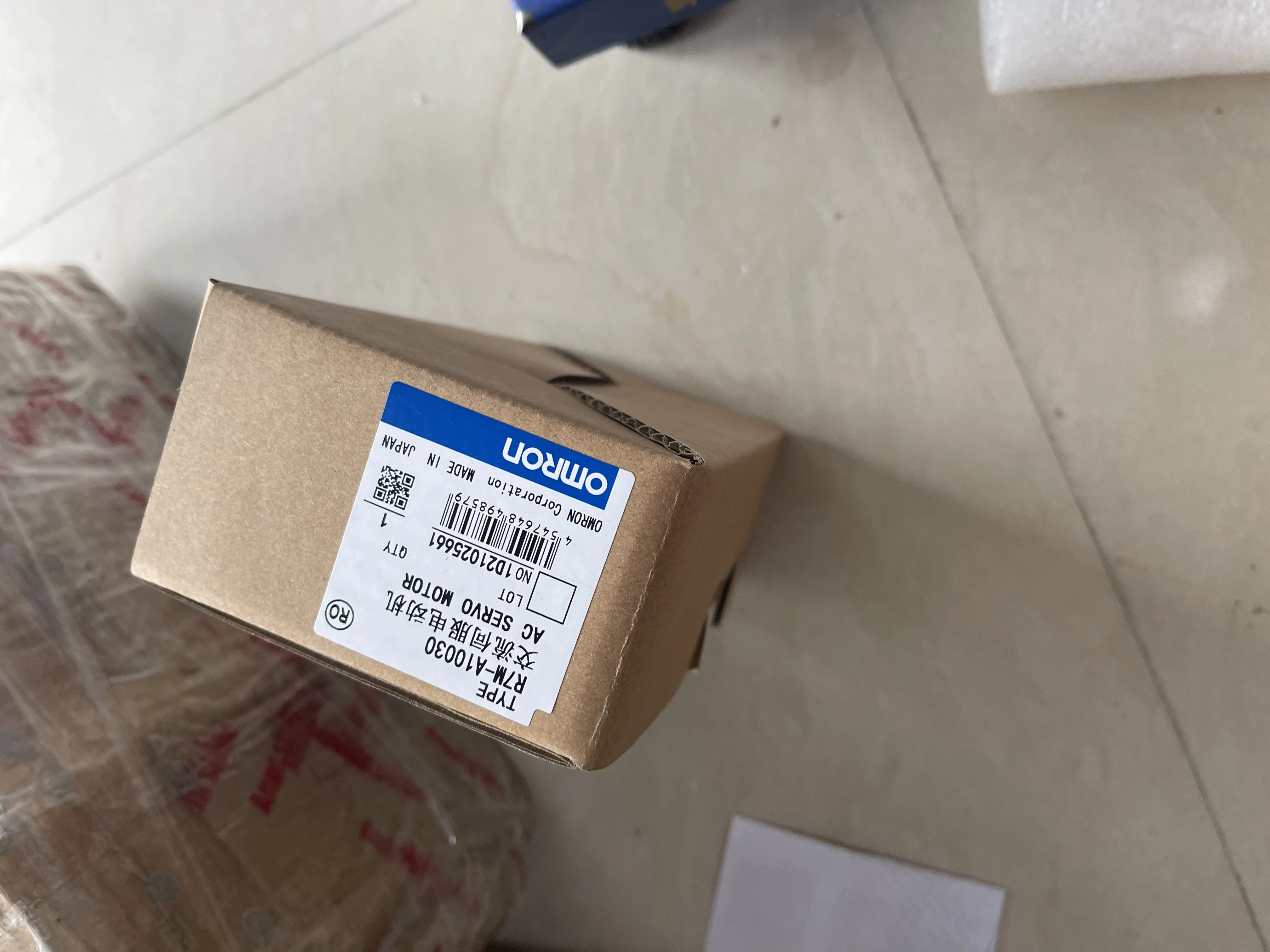 Omron AC Servo Motor R7M-A10030 Omron AC Servo Motor R7M-A10030