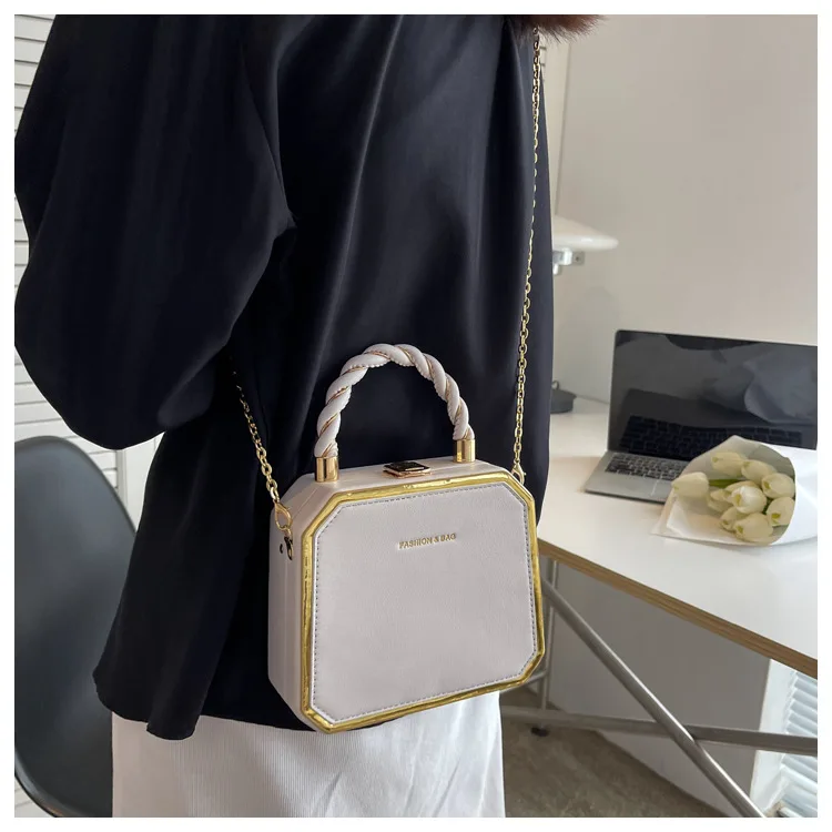 Lady Fashionable Handbag Simple Chain Embellished Mini Square Crossbody Bucket Bag Premium Polyester Lined Casual